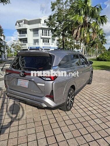 Toyota Veloz Cross 2022 CVT Top - cực mới