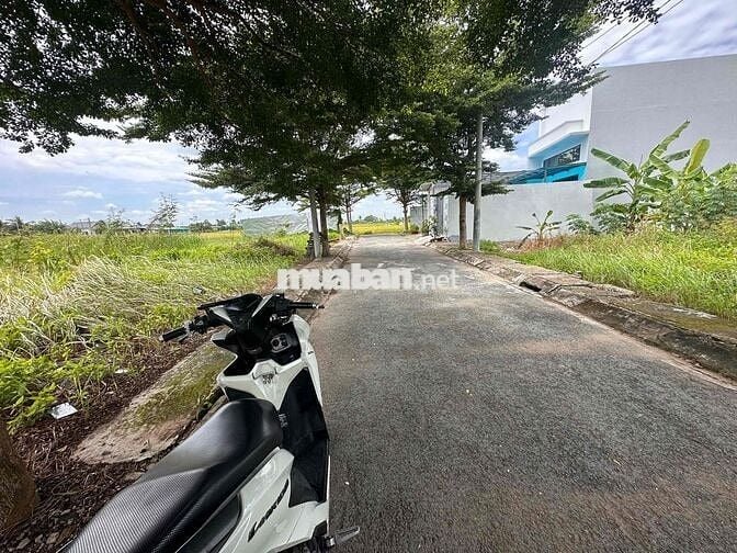 Chính chủ bán full thổ 125m2  ngay KCN Long Hậu