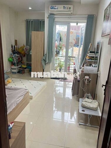 Cho thuê nhà nguyên căn dt 4×15 có 3pn,3wc, giếng trời, sân thượng...
