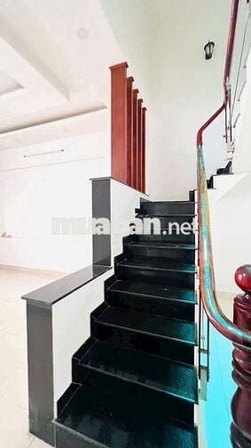 Nhà sổ hồng riêng đường trước nhà 8 m