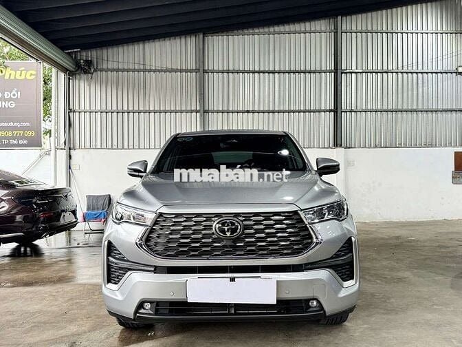 TOYOTA INNOVA CROSS HYBRID