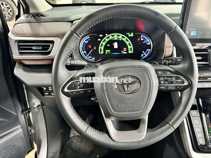 TOYOTA INNOVA CROSS HYBRID