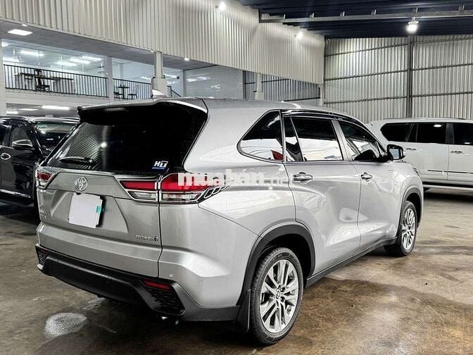 TOYOTA INNOVA CROSS HYBRID