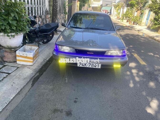 Toyota Camry 1987 2.0 MT - 100000 km