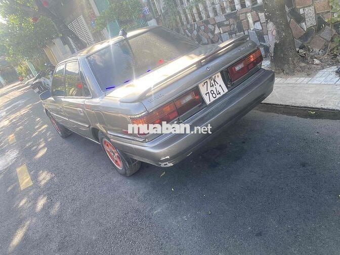 Toyota Camry 1987 2.0 MT - 100000 km
