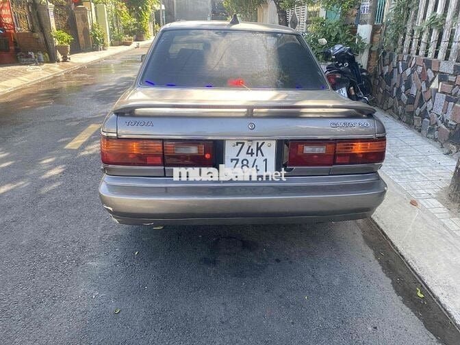 Toyota Camry 1987 2.0 MT - 100000 km