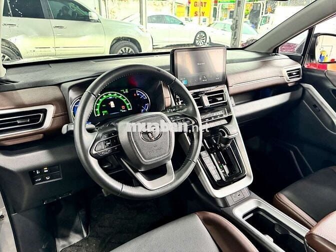 TOYOTA INNOVA CROSS HYBRID