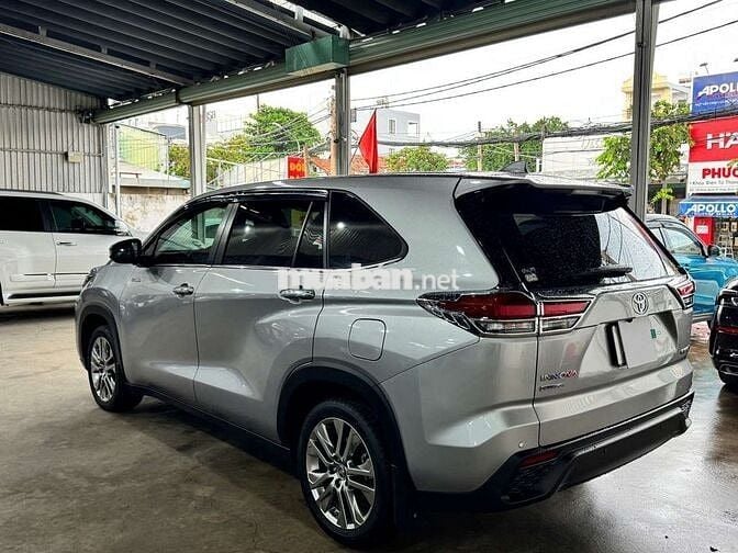 TOYOTA INNOVA CROSS HYBRID