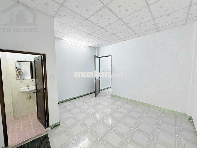 CHO THUÊ NHÀ TRỆT LẦU 586 MẶT TIỀN 6TR 70MV  16m 3PN 2WC