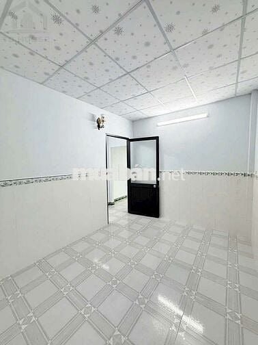 CHO THUÊ NHÀ TRỆT LẦU 586 MẶT TIỀN 6TR 70MV  16m 3PN 2WC