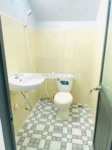 CHO THUÊ NHÀ TRỆT LẦU 586 MẶT TIỀN 6TR 70MV  16m 3PN 2WC