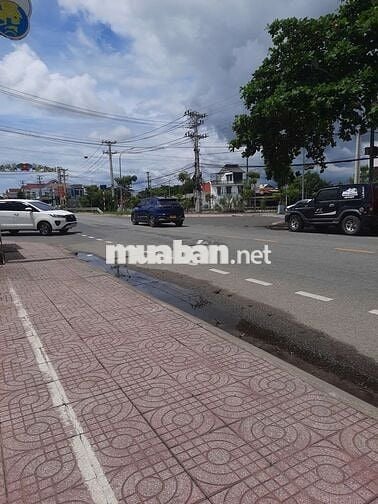 Cần bán  lô đất có nhà ở mặt tiền 177m2,quốc lộ 28,trung tâm Ma Lâm