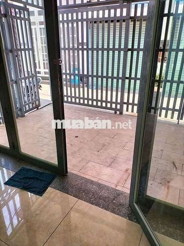 Cho thuê nhà lầu ngã ba cây lơn 2 phòng ngủ đông hòa dĩ an