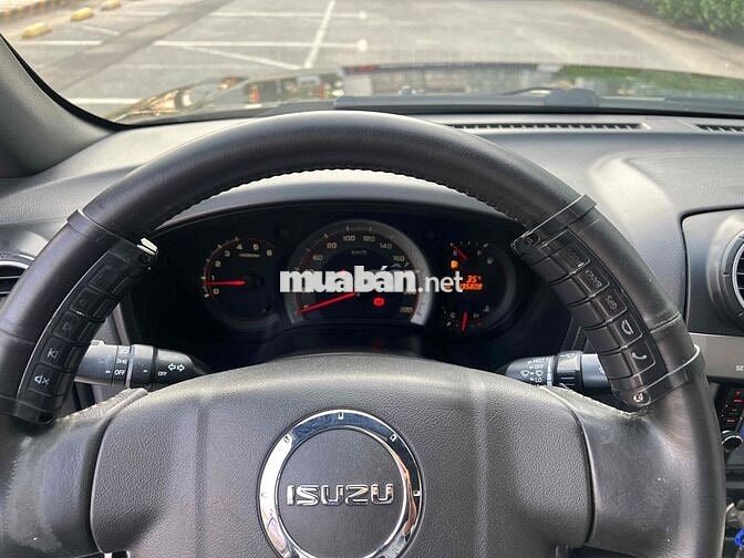 Isuzu Dmax 2011 LS 3.0 4x2 MT - 135000 km