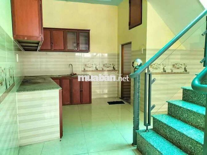 Cho thuê nhà lầu ngã ba cây lơn 2 phòng ngủ đông hòa dĩ an