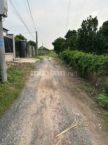275m2 có thổ cư. ngang 6m. Nở hậu. Gần trường học. 450tr 
