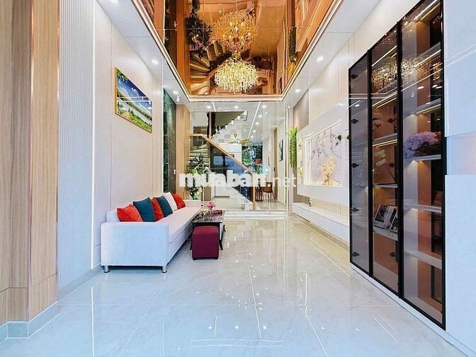 Chỉ 2 Tỷ 130 - Sở Hữu Ngay Nhà 1 Trệt 1 Lầu, Hẻm Xe Tải Hoàng Diệu 2!