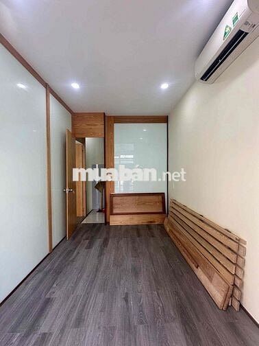Cho thuê nhà ngay chợ Phạm Văn Hai, mới ở liền 9.5tr