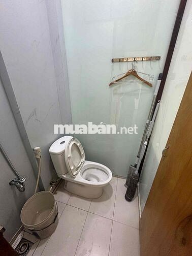 Cho thuê nhà ngay chợ Phạm Văn Hai, mới ở liền 9.5tr