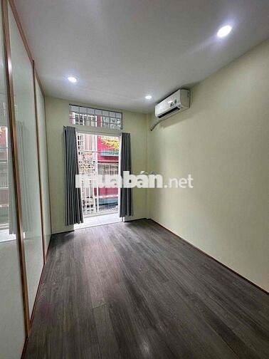 Cho thuê nhà ngay chợ Phạm Văn Hai, mới ở liền 9.5tr