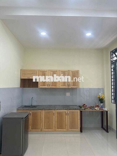 Cho thuê nhà ngay chợ Phạm Văn Hai, mới ở liền 9.5tr