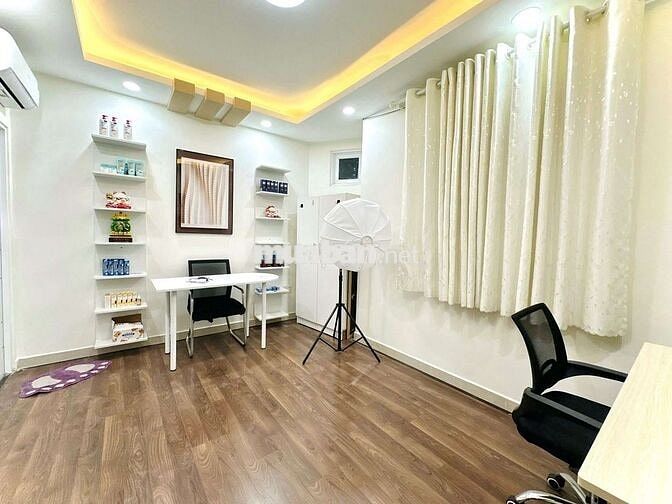 70m2 nở hậu 7m nhà 4 tầng 4 PN Nguyễn Văn Trỗi Hoàn công đầy đủ
