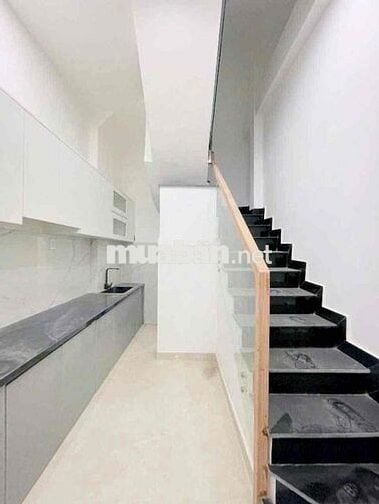 Cho thuê nhà 5 tầng - dt 30m2 - 3pn - Đoàn Văn Bơ Quận 4.