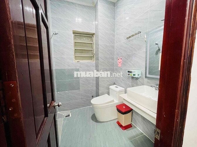 Cho Thuê Căn 2PN-1WC Ban Công Full Nội Thất Đường Tôn Đản Gần ĐH Luật