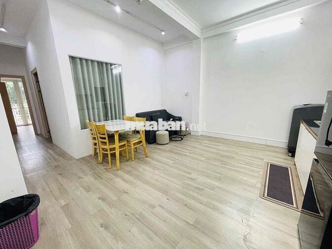Cho Thuê Căn 2PN-1WC Ban Công Full Nội Thất Đường Tôn Đản Gần ĐH Luật
