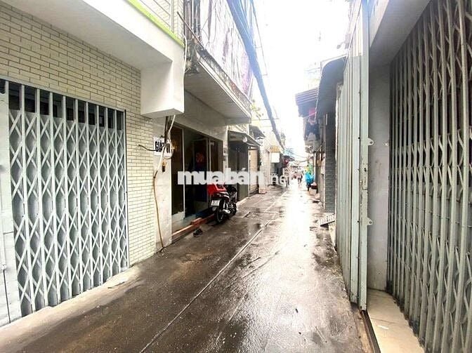 Nhà cho thuê  nguyên  căn  mặt  tiền  hẻm. Bùi Minh Trực Thông xe hơi