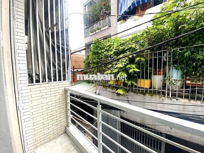 Nhà cho thuê  nguyên  căn  mặt  tiền  hẻm. Bùi Minh Trực Thông xe hơi