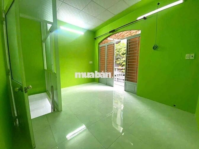 Nhà cho thuê  nguyên  căn  mặt  tiền  hẻm. Bùi Minh Trực Thông xe hơi