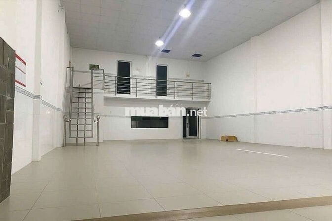 Cho thuê kho 130m2 ngang 8m có 3 pha đường xe tải nhỏ đông hòa  bigc