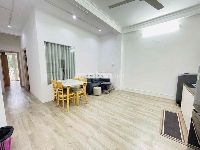 Cho Thuê Căn 2PN-1WC Ban Công Full Nội Thất Đường Tôn Đản Gần ĐH Luật