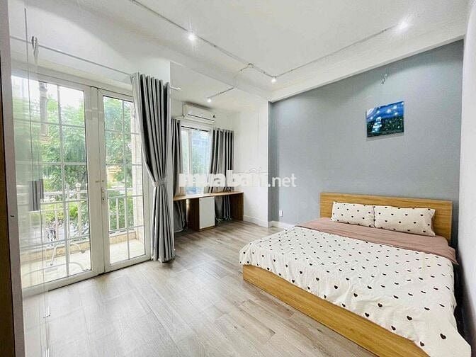 Cho Thuê Căn 2PN-1WC Ban Công Full Nội Thất Đường Tôn Đản Gần ĐH Luật