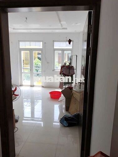 Phòng 25m2 đủ đồ cơ bản, thang máy. Cửa sổ, ban công tại Tam Trinh