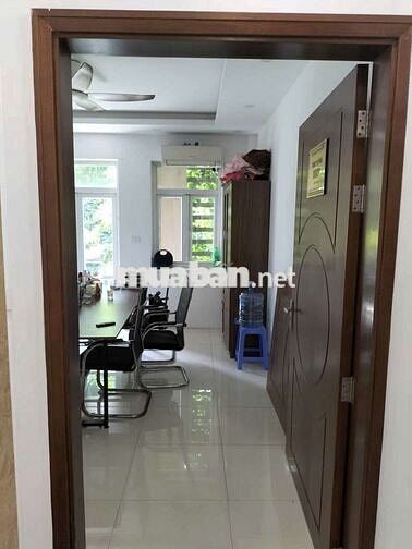Phòng 25m2 đủ đồ cơ bản, thang máy. Cửa sổ, ban công tại Tam Trinh