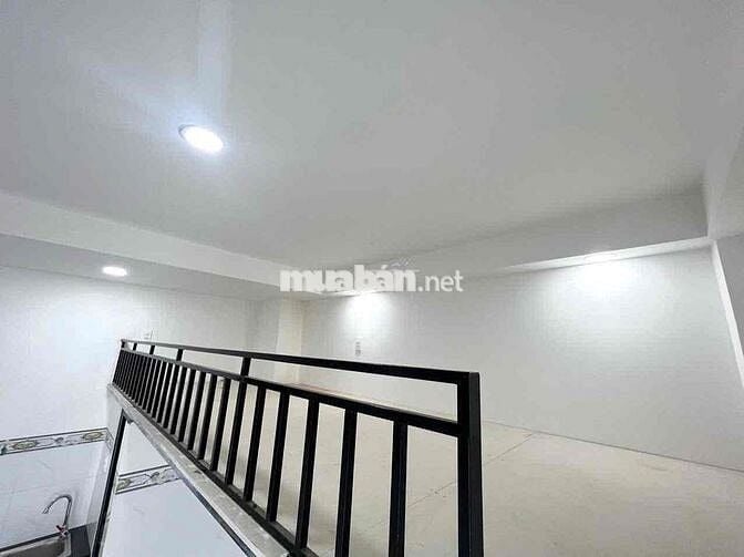 Trống 1 căn DUPLEX BAN CÔNG NGAY NGÃ TƯ THỦ ĐỨC