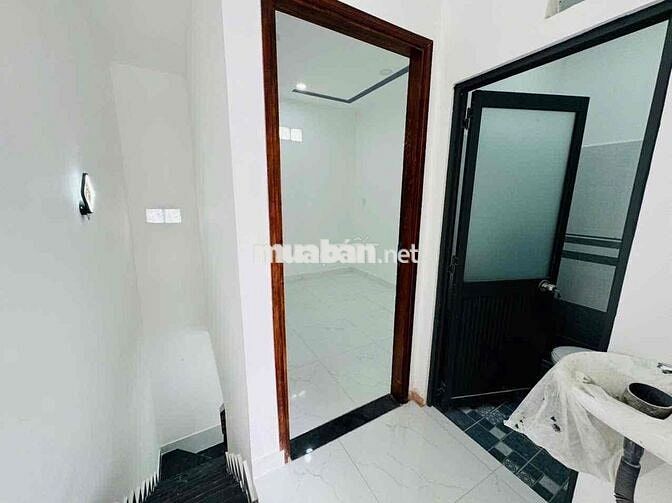 Siêu phẩm mới xây vừa hoàn thiện xong bán gấp căn nhà một lầu một trệt