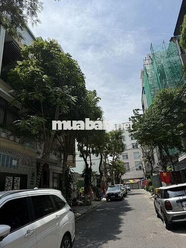 Cần bán nhà 3 tầng đẹp, đường Cao Bá Quát, Sơn Trà, Đà Nẵng.