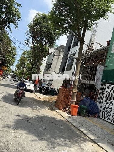 Cần bán nhà 3 tầng đẹp, đường Cao Bá Quát, Sơn Trà, Đà Nẵng.