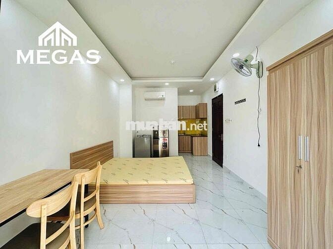 Căn Hộ Ban Công Đối Diện Etown Cộng Hoà Siêu Thoáng Đầy Đủ Tiện Nghi