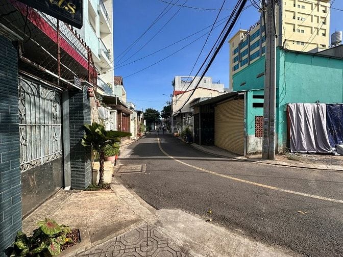 Chính chủ bán nhà 203 m2, Đường Tân Lập 2, Hiệp Phú, Q9. giá 64tr/m2