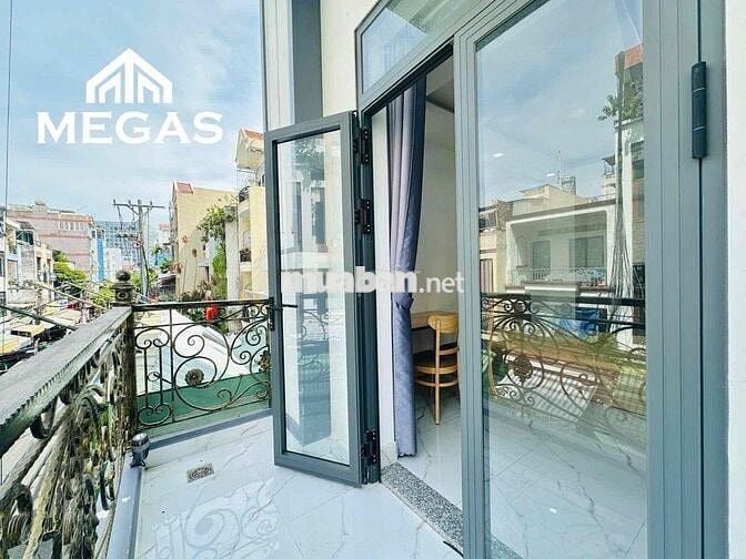 Căn Hộ Ban Công Đối Diện Etown Cộng Hoà Siêu Thoáng Đầy Đủ Tiện Nghi