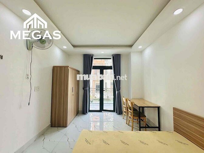 Căn Hộ Ban Công Đối Diện Etown Cộng Hoà Siêu Thoáng Đầy Đủ Tiện Nghi