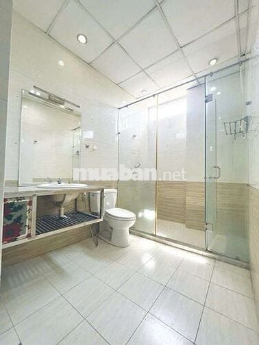 Căn hộ 2 phòng ngủ, Full NT, ngay cầu Nguyễn Văn Cừ