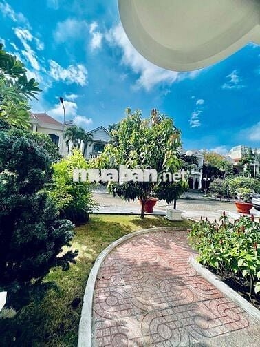 Cho Thuê Nguyên Căn Biệt Thự DT 400m2 1Trệt 2Lầu 4Pn 5Wc Gara Ôtô