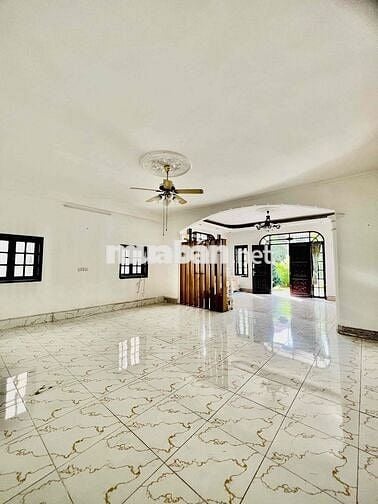 Cho Thuê Nguyên Căn Biệt Thự DT 400m2 1Trệt 2Lầu 4Pn 5Wc Gara Ôtô