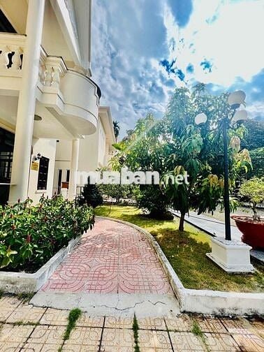 Cho Thuê Nguyên Căn Biệt Thự DT 400m2 1Trệt 2Lầu 4Pn 5Wc Gara Ôtô