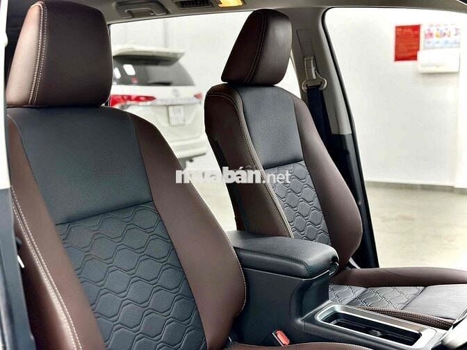 Toyota Innova 2024 Cross 2.0 CVT - 8100 km